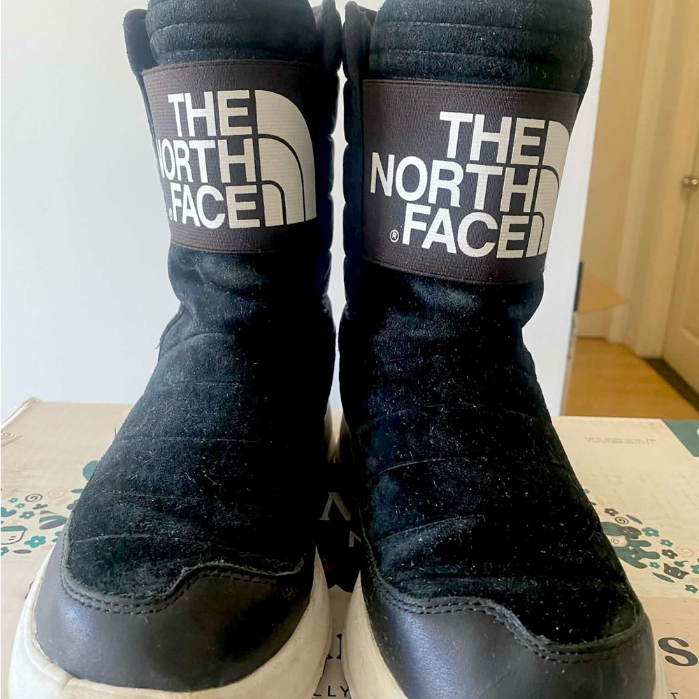 The North Face Black Winter snow boots with White Logo